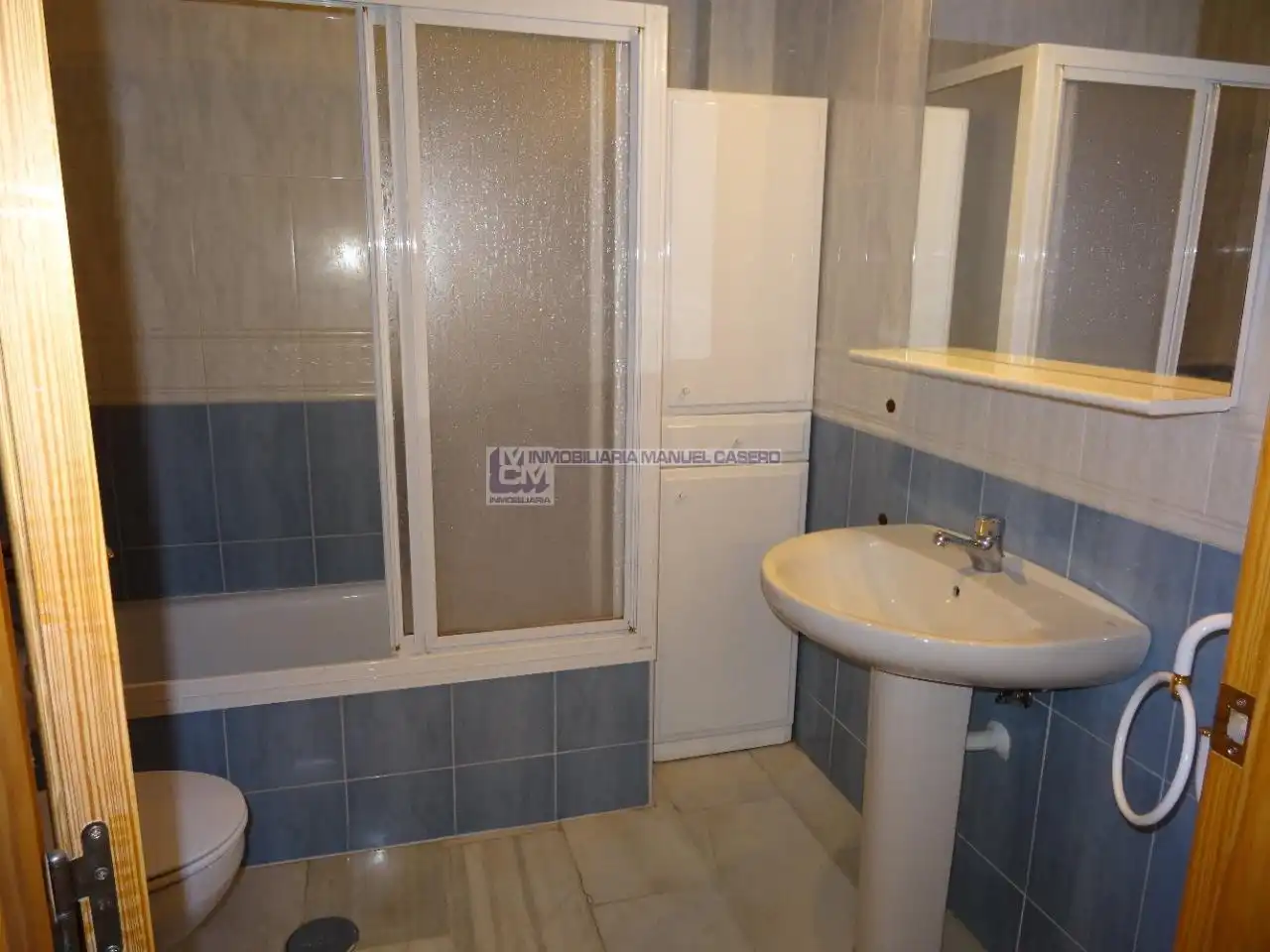 Badezimmer von Wohnung zur Miete in Cáceres mit Klimaanlage, Heizung und Möbliert
