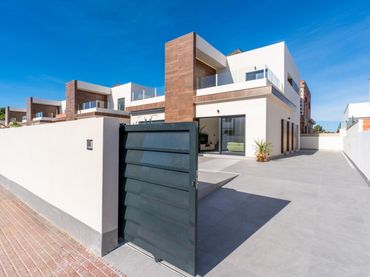 Villa con piscina in vendita a Daya Nueva