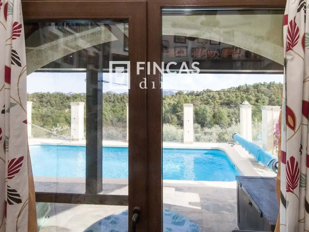 Finca rústica en venda a V6P8+CX, Cretas