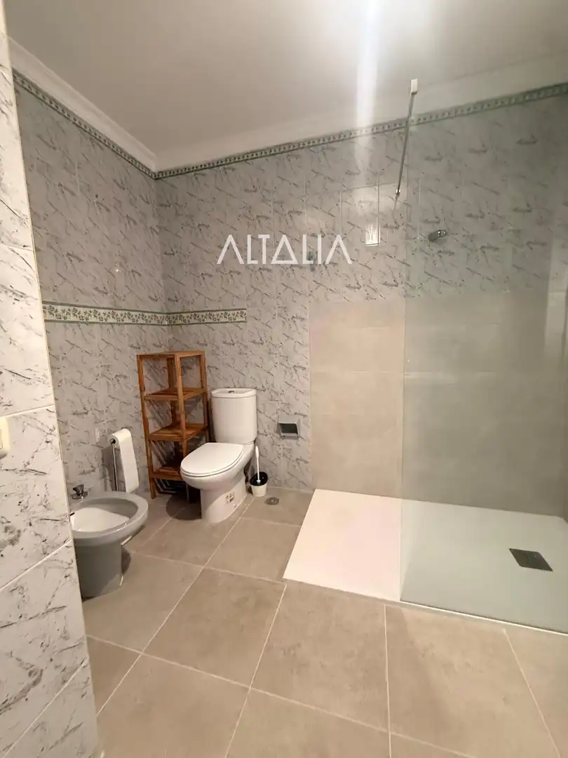 Bathroom of Flat for rent in Cuenca  with Heating, Terrace and Storage room