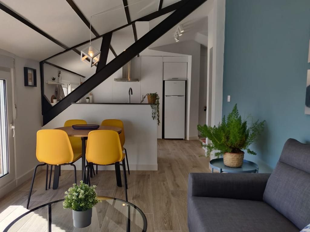 Dining room of Flat to rent in  Granada Capital  with Air Conditioner, Terrace and Furnished