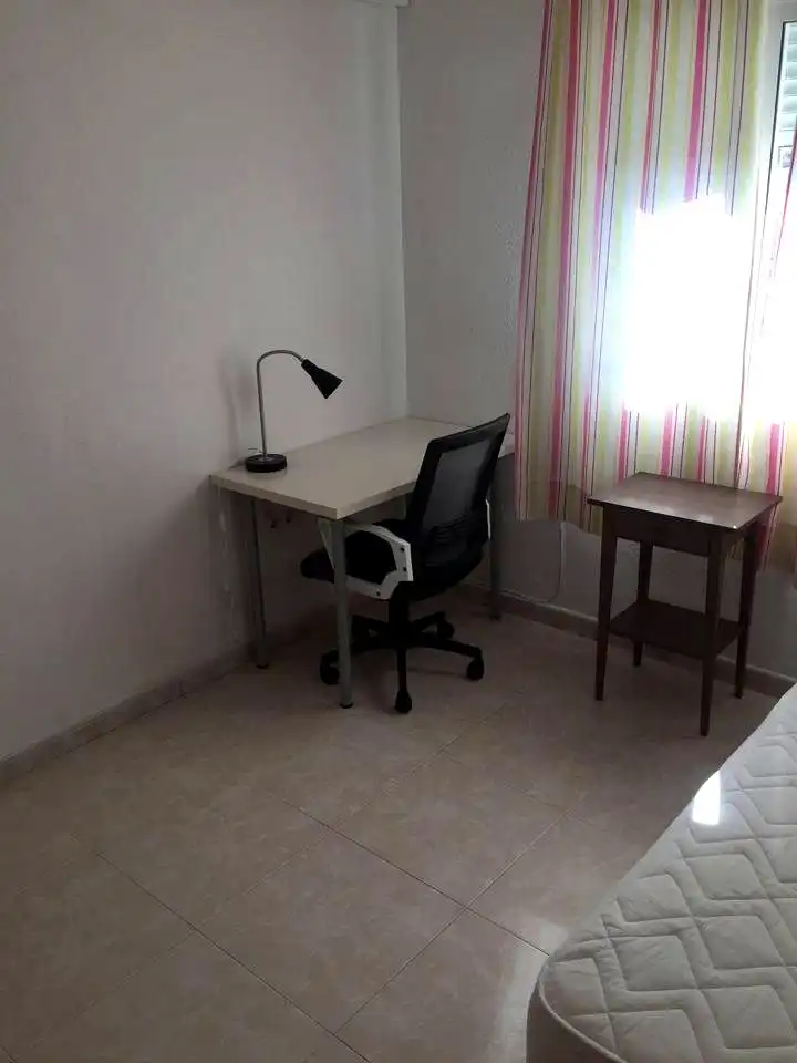 Flat for rent in Sevilla  with Air Conditioner and Terrace