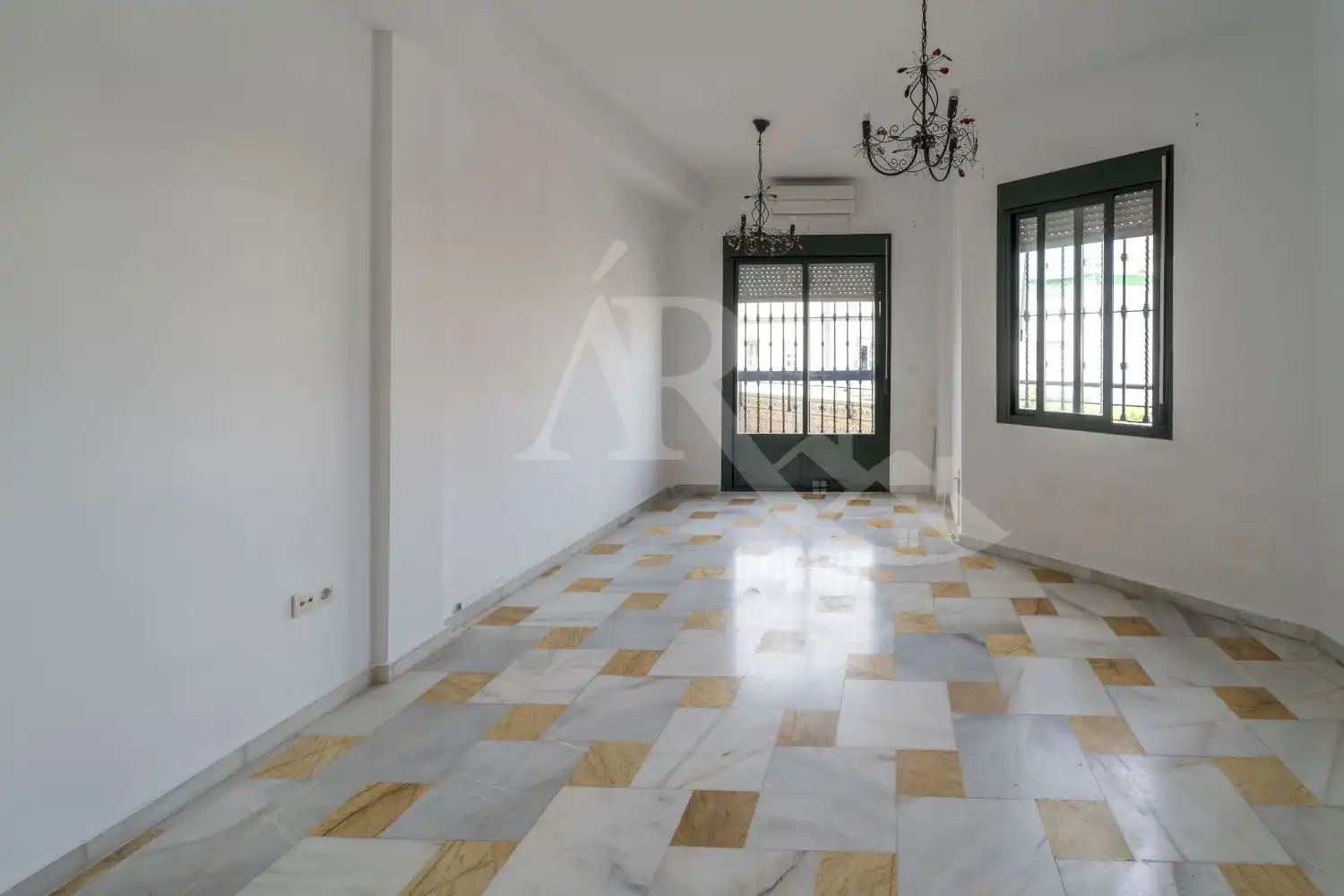 Flat for rent in Umbrete  with Air Conditioner and Terrace