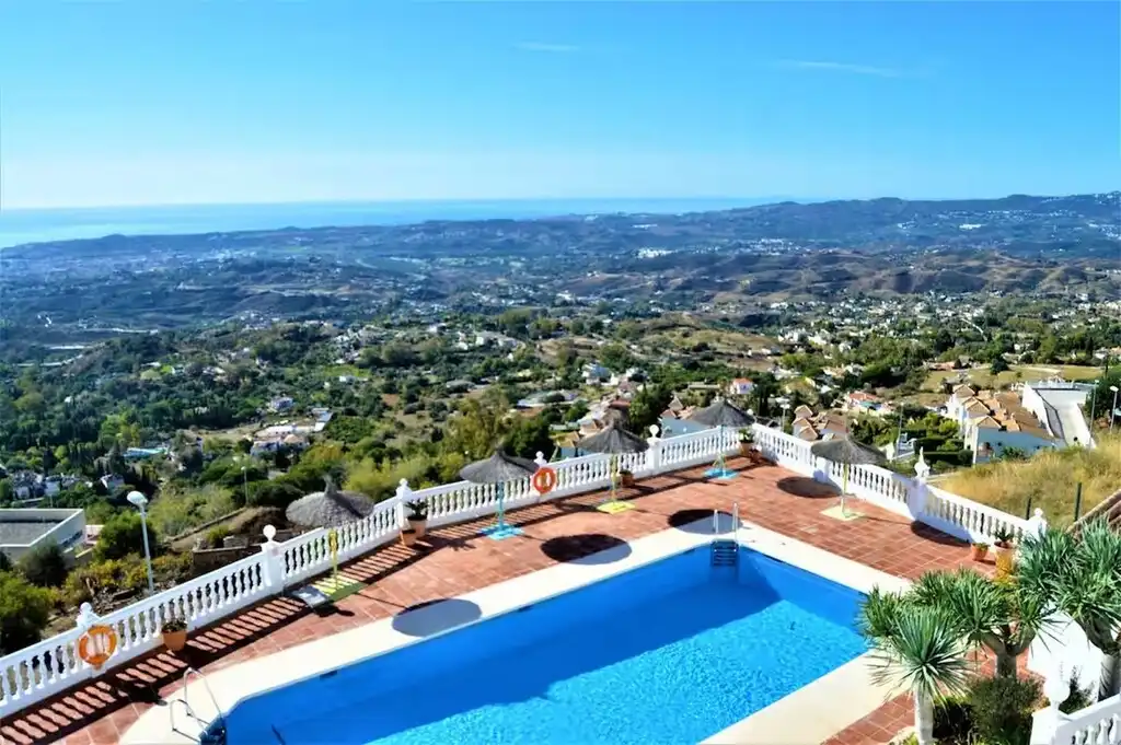 Ático con piscina en venta en Mijas pueblo