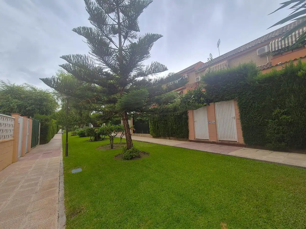 Jardí de Casa o xalet en venda en Alicante / Alacant amb Aire condicionat, Jardí privat i Terrassa
