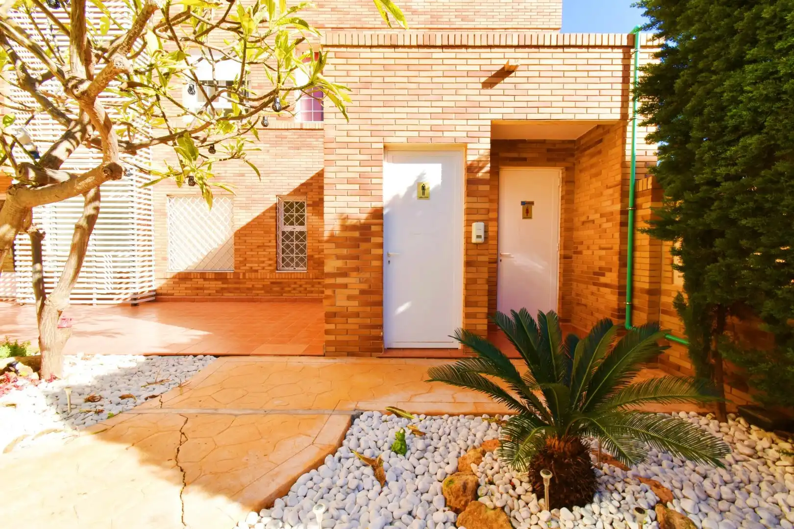 Jardín de Piso en venta en Roquetas de Mar con Terraza y Piscina comunitaria