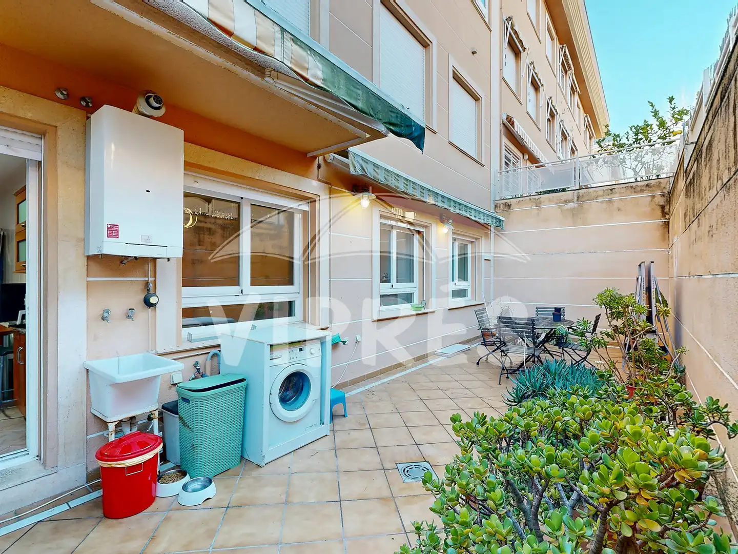 Außenansicht von Wohnung zum Verkauf in Cáceres mit Abstellraum, Schwimmbad und Gemeinschaftspool