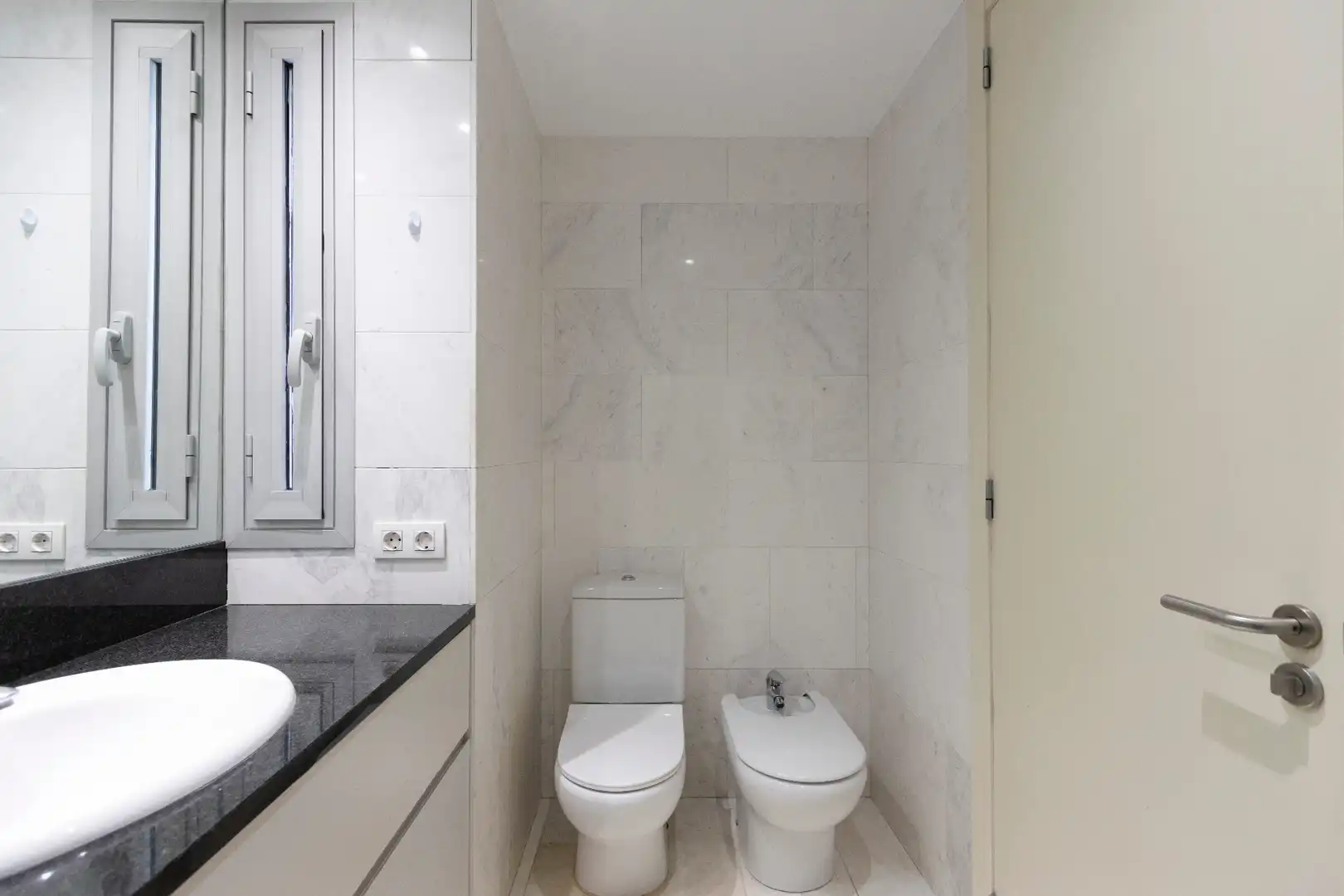 Badezimmer von Wohnung zum Verkauf in Barcelona mit Klimaanlage, Heizung und Parkett