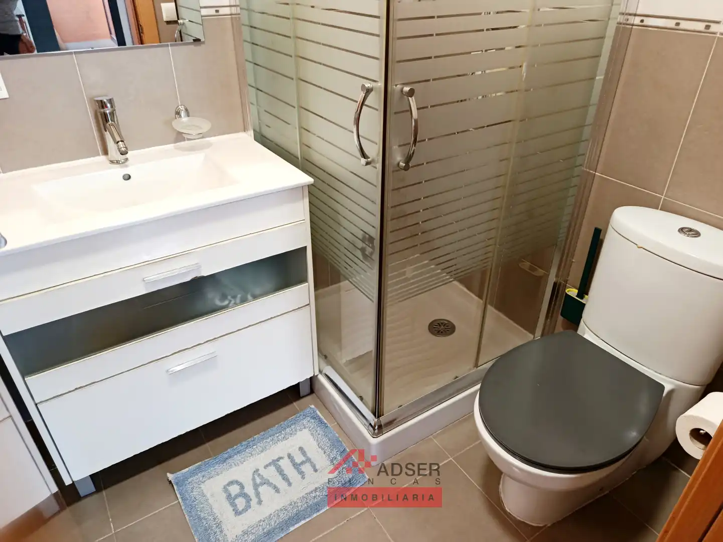 Baño de Piso en venta en Lardero con Calefacción, Jardín privado y Parquet