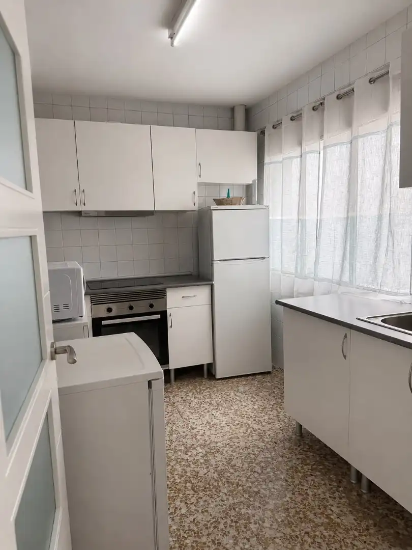 Cuina de Pis de lloguer en Cuenca amb Calefacció, Moblat i Forn