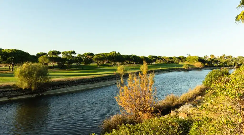 Vista exterior de Casa o xalet de lloguer en El Rompido amb Aire condicionat, Calefacció i Jardí privat