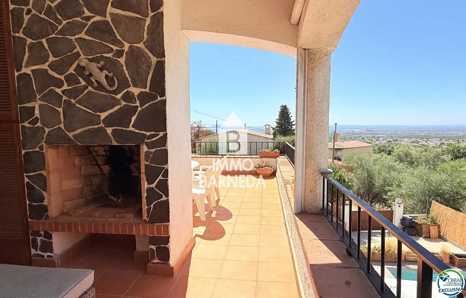 Vista exterior de Casa o xalet en venda en Roses amb Jardí privat i Terrassa