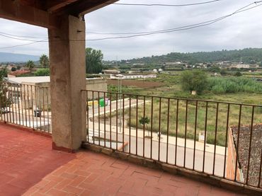Country house with balcony for sale in Chella