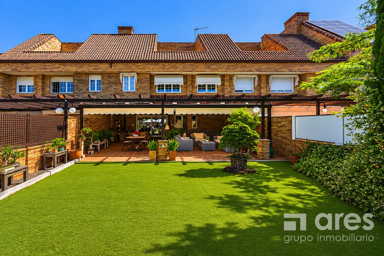 Terrassa de Casa o xalet en venda en Las Rozas de Madrid amb Aire condicionat, Calefacció i Jardí privat