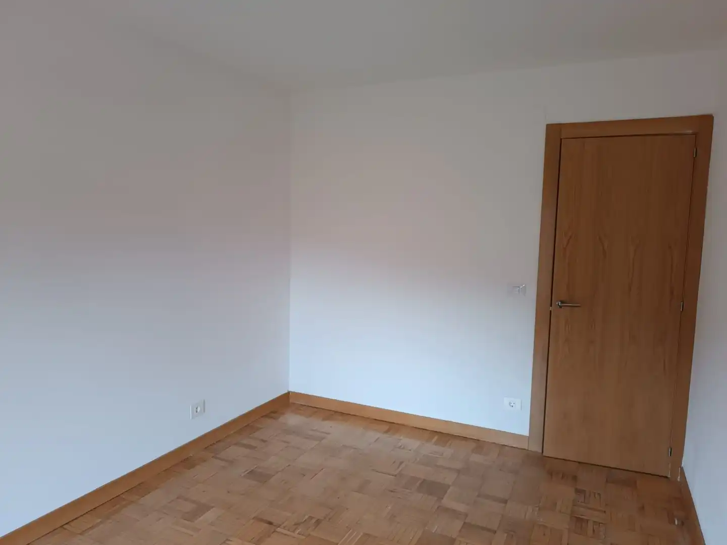 Habitación de Piso en venta en Pradoluengo con Parquet y Terraza
