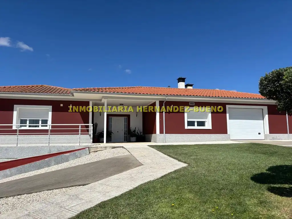 Xalet amb piscina en venda a Villamayor, imagen 2
