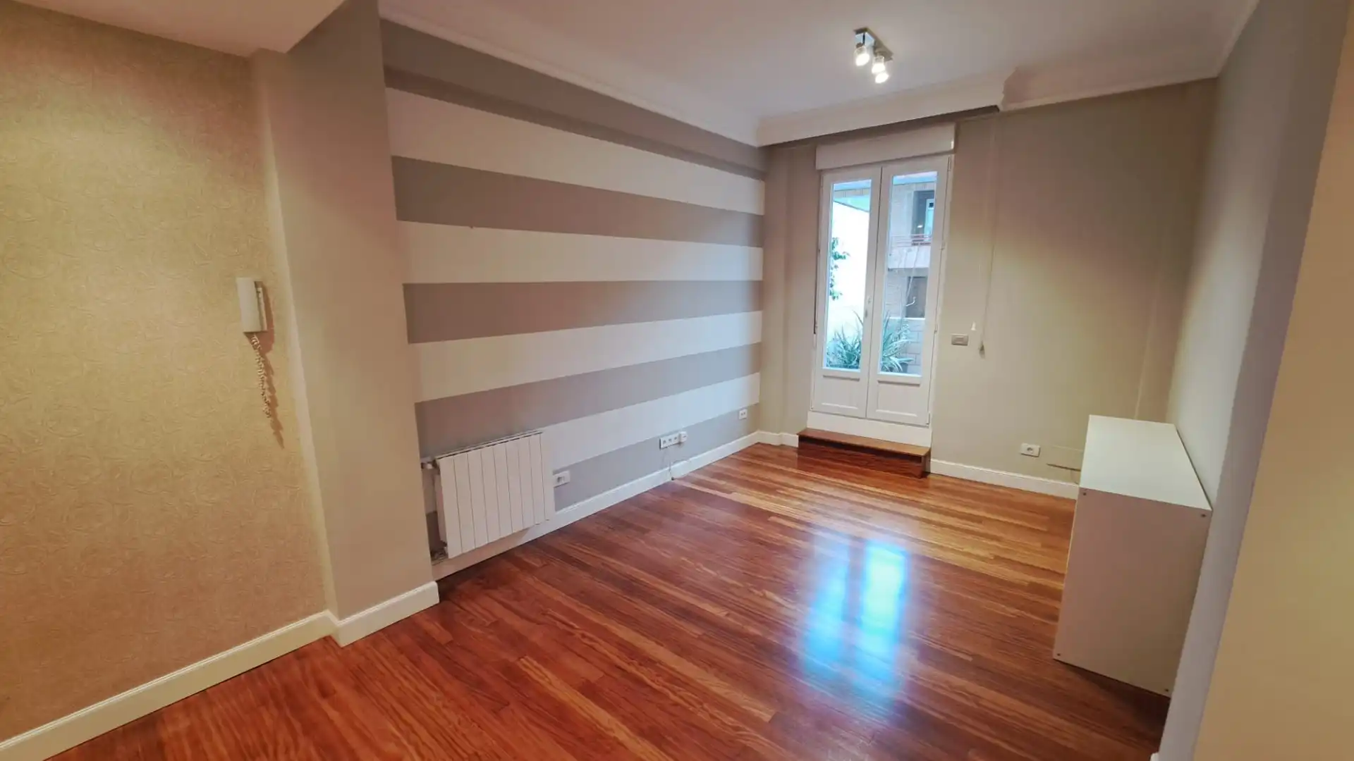 Sala d'estar de Pis en venda en Bilbao  amb Calefacció, Terrassa i Traster