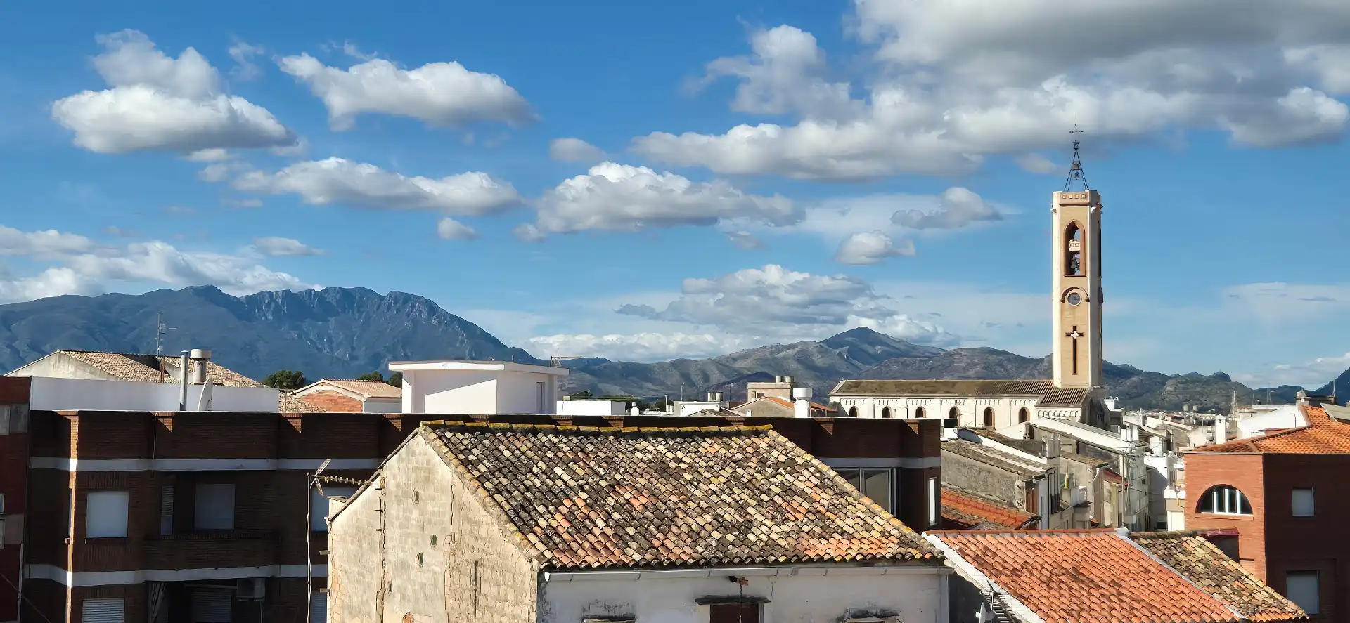 Vista exterior de Casa o xalet en venda en Bellreguard amb Aire condicionat, Calefacció i Jardí privat