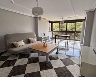 Sala d'estar de Pis de lloguer en Alicante / Alacant amb Aire condicionat i Jardí privat
