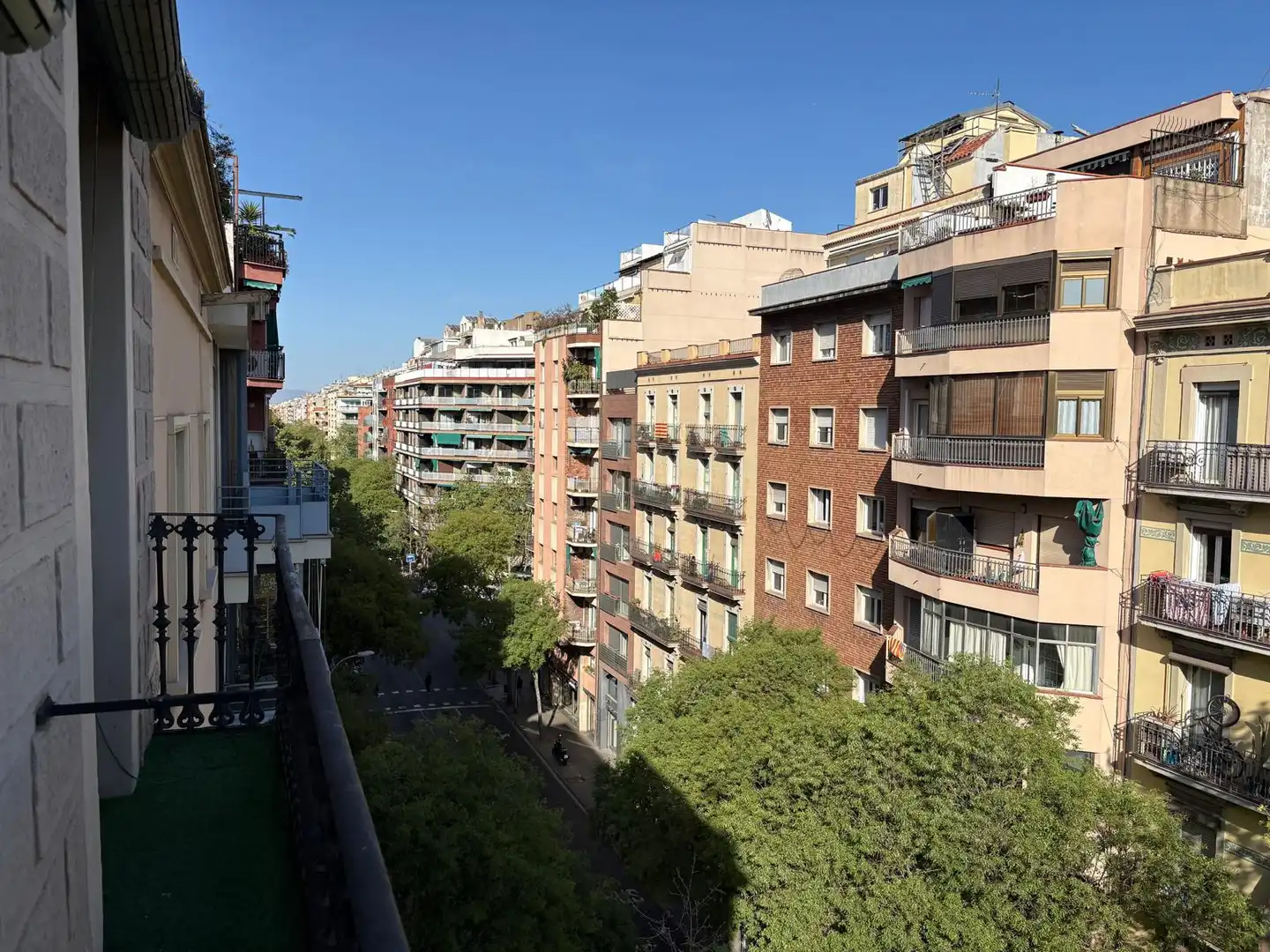 Vista exterior de Piso en venta en Barcelona con Amueblado, Lavadora y Microondas