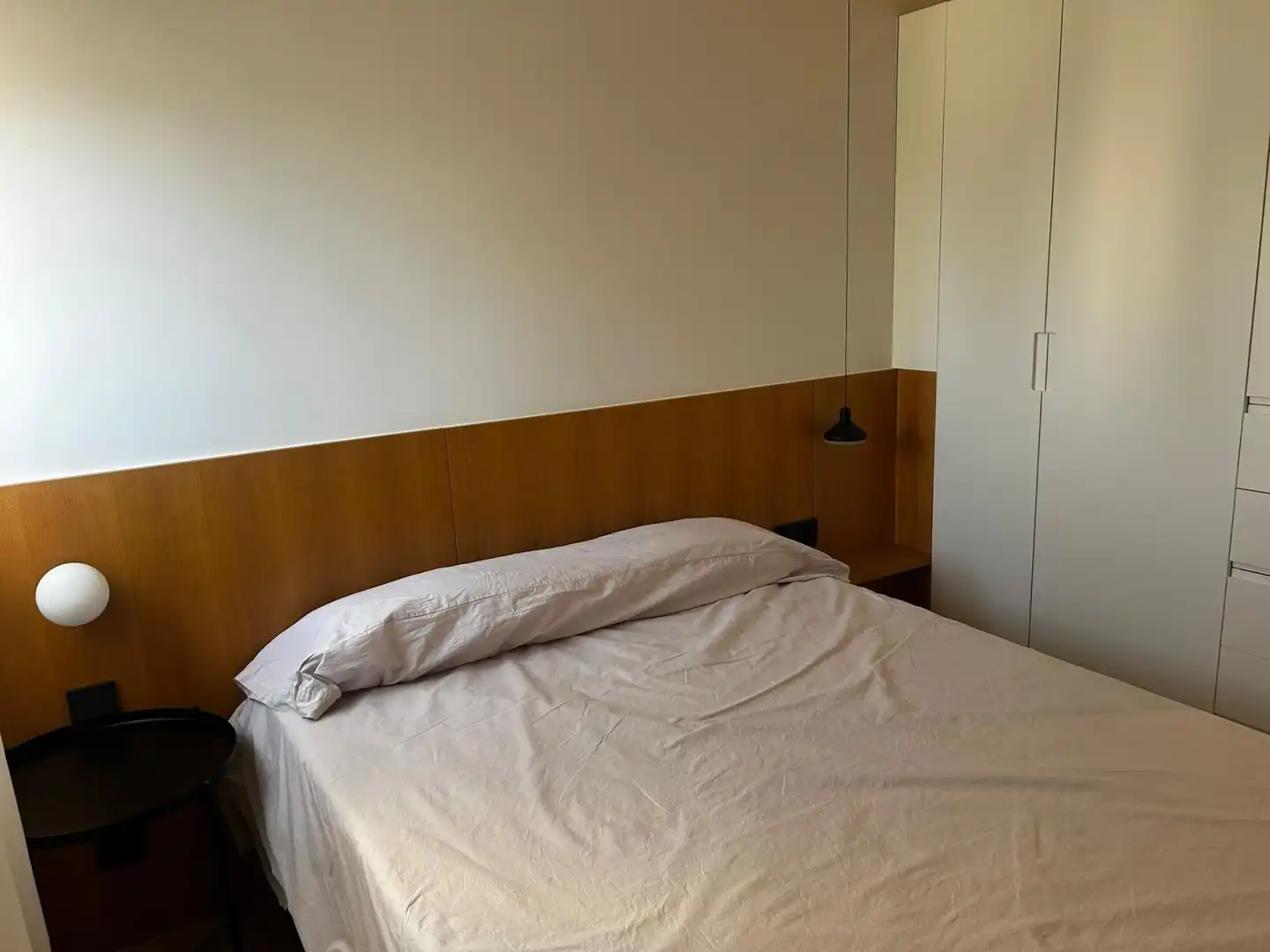 Dormitori de Apartament de lloguer en Madrid amb Aire condicionat, Calefacció i Moblat