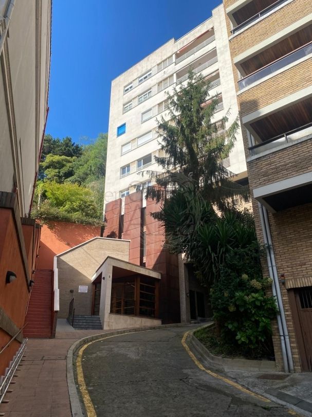 Vista exterior de Piso en venta en Bilbao  con Calefacción
