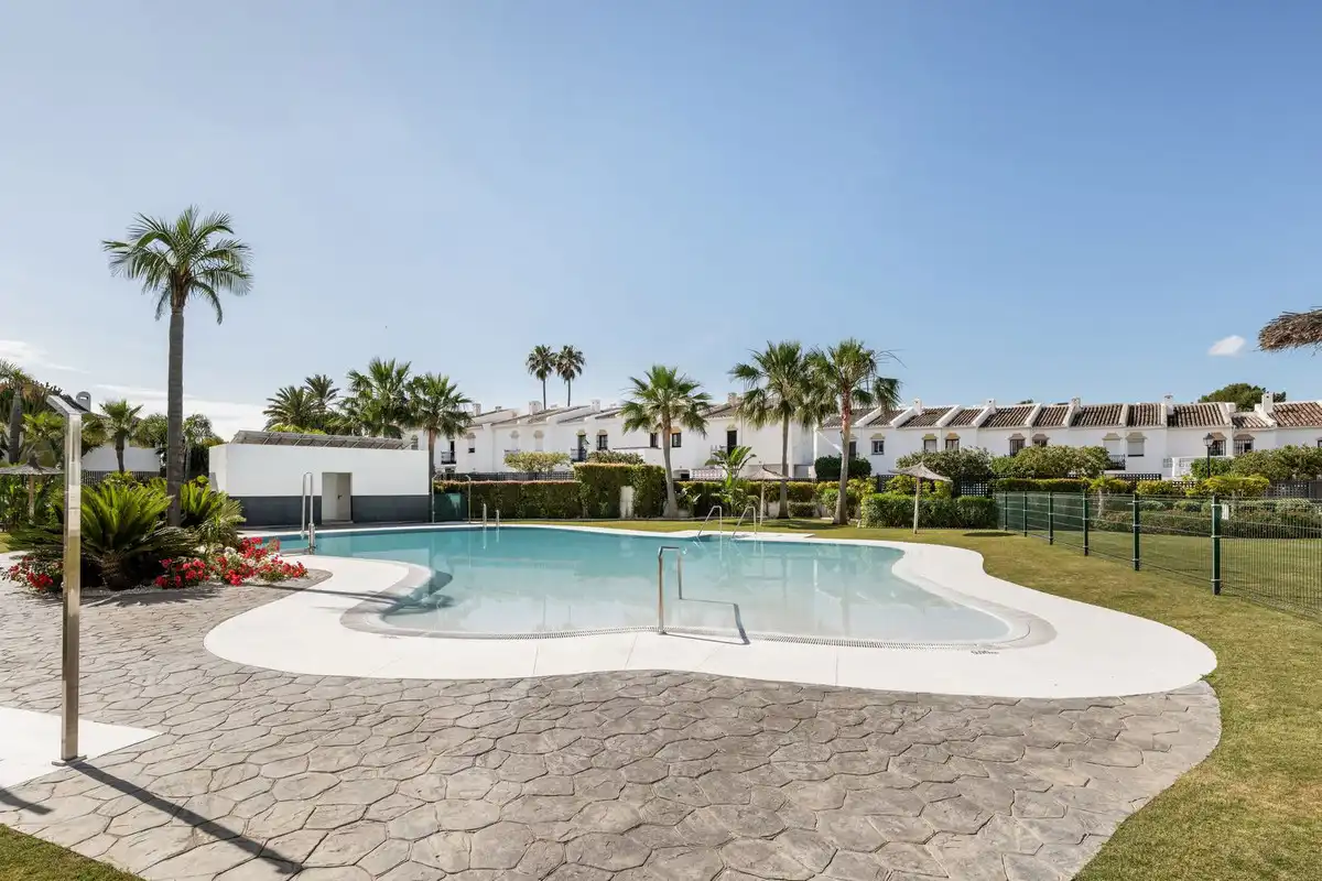 Piscina de Dúplex en venda en Estepona amb Aire condicionat, Terrassa i Piscina comunitària