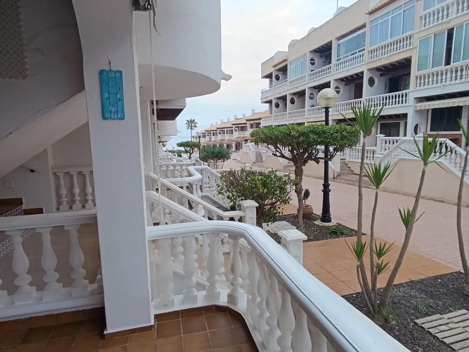 Außenansicht von Maisonette zur Miete in Guardamar del Segura mit Terrasse und Balkon