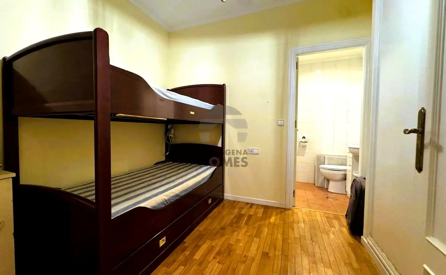 Bedroom of Flat for sale in Cartagena  with Air Conditioner, Parquet flooring and Storage room