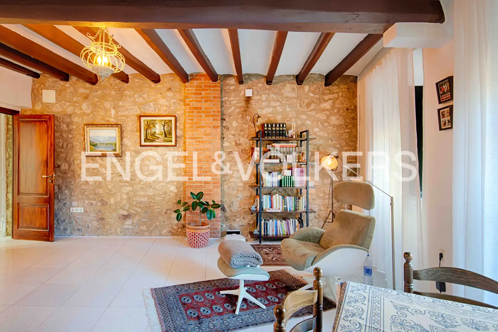 Sala d'estar de Casa o xalet en venda en Terrades amb Aire condicionat, Jardí privat i Piscina