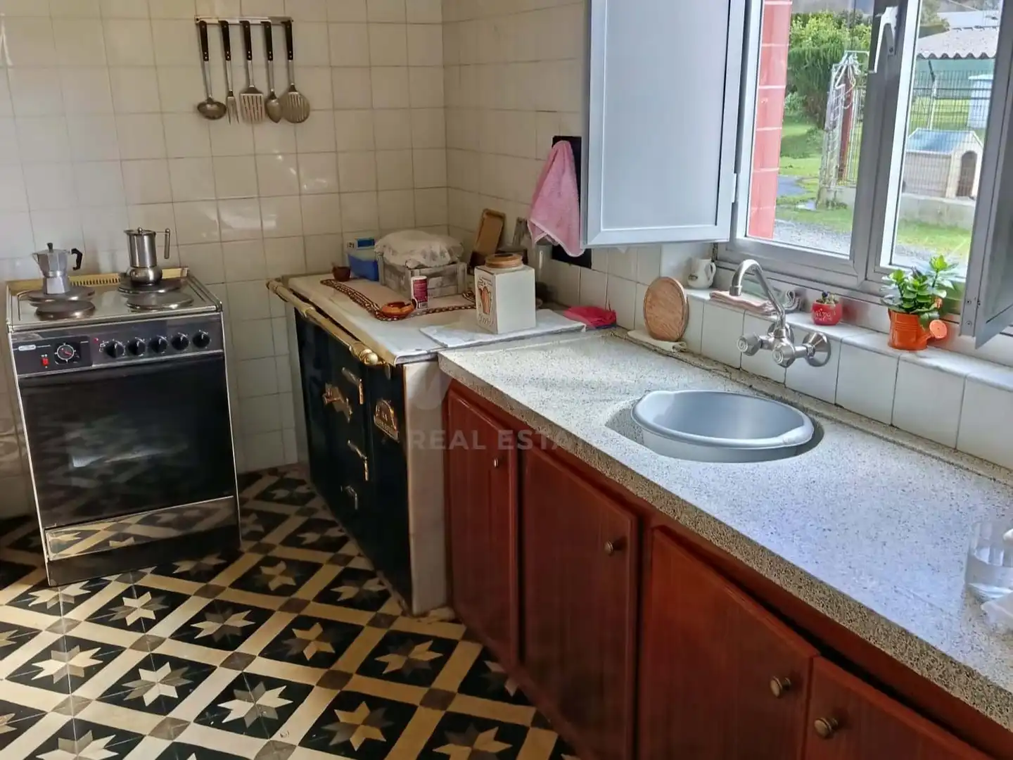 Cuina de Casa o xalet en venda en Narón amb Calefacció, Terrassa i Piscina