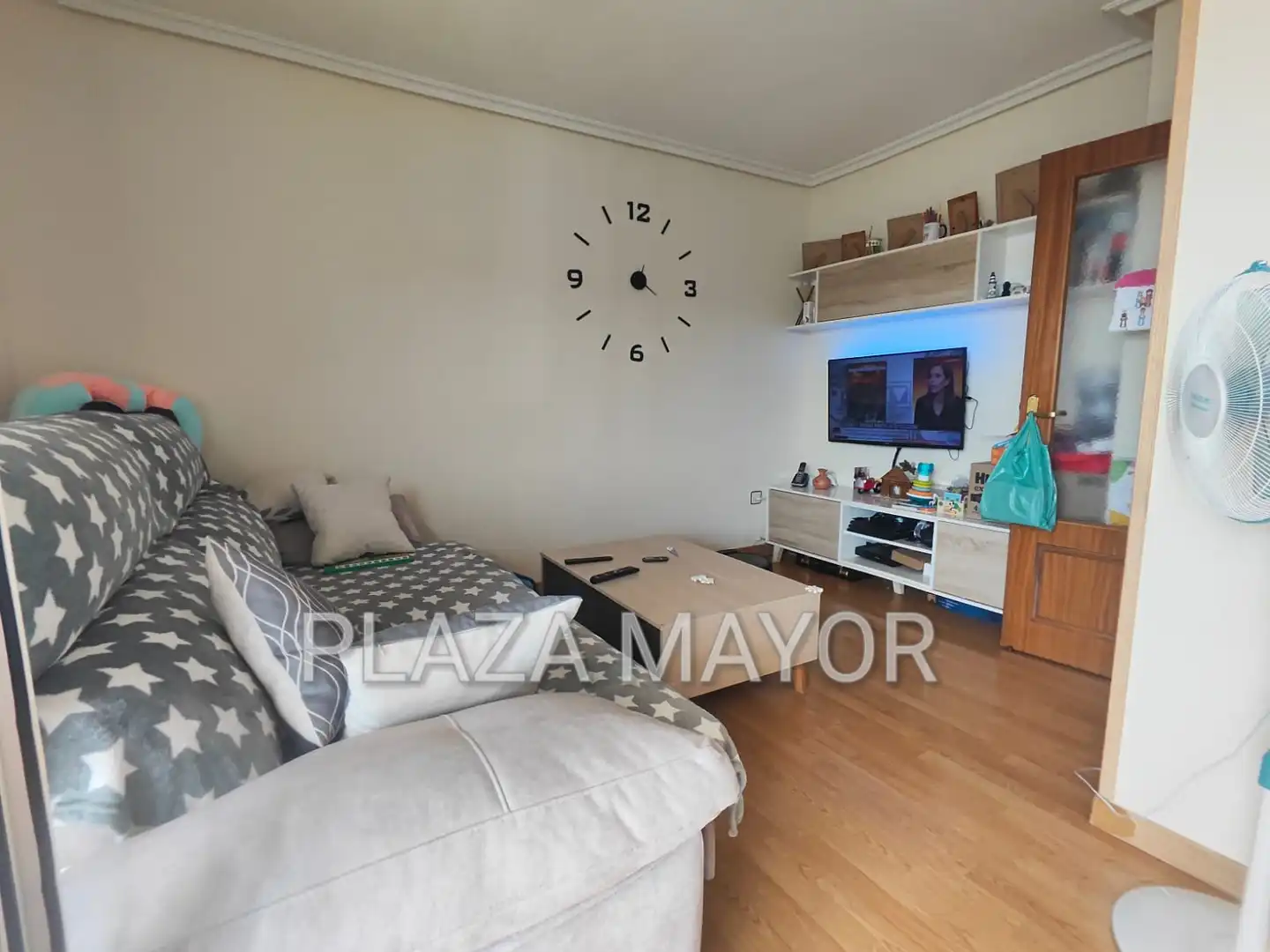 Sala d'estar de Àtic en venda en Villares de la Reina amb Calefacció, Parquet i Terrassa