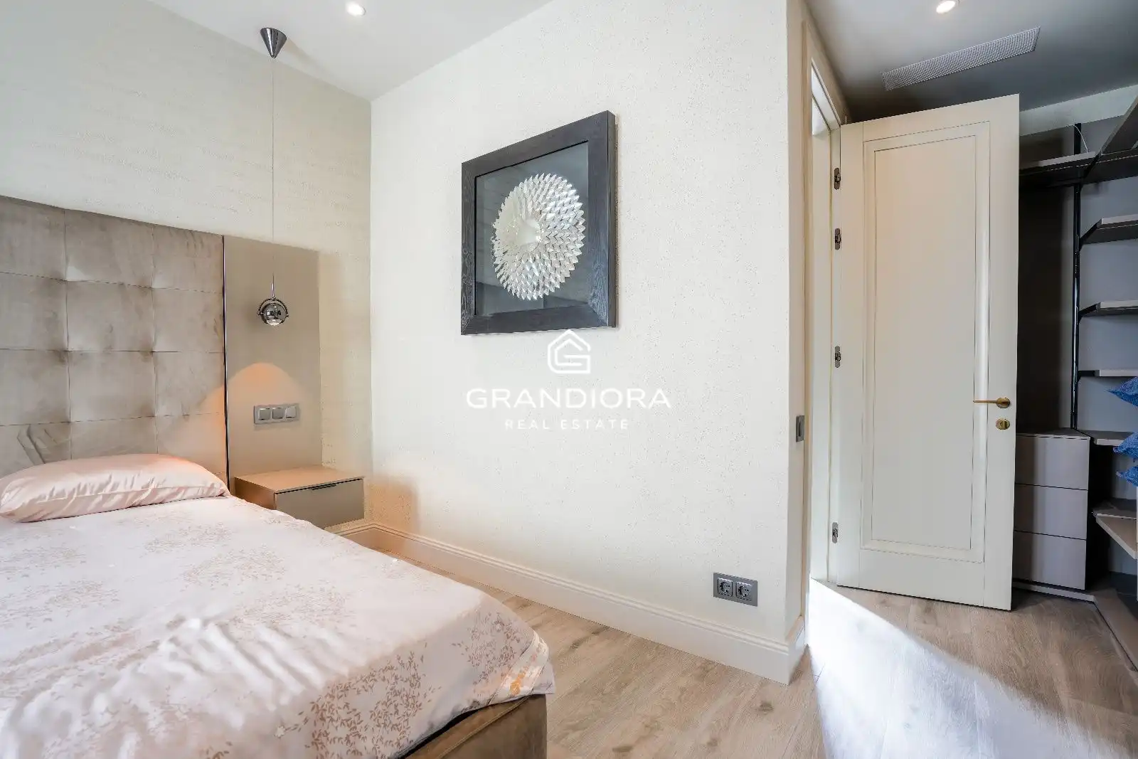 Dormitori de Apartament de lloguer en Badalona amb Aire condicionat, Calefacció i Moblat
