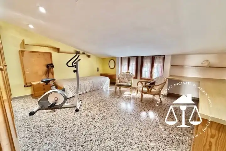 Detached homes for sale in Centre - Sant Oleguer