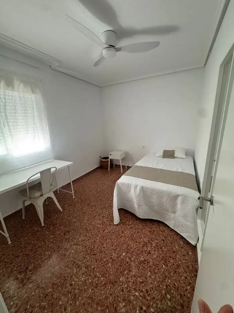 Habitación de Piso de alquiler en Valencia con Amueblado