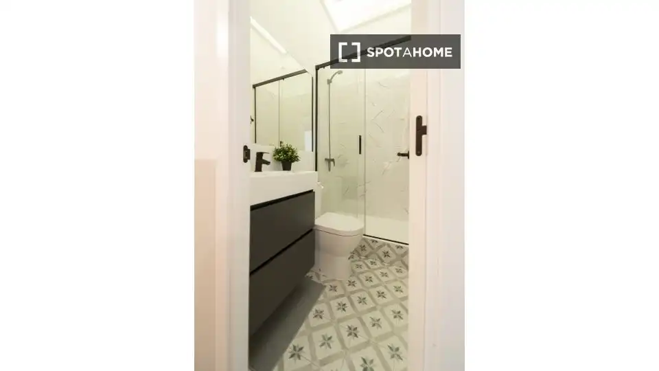 Bathroom of Flat for share in Eixample