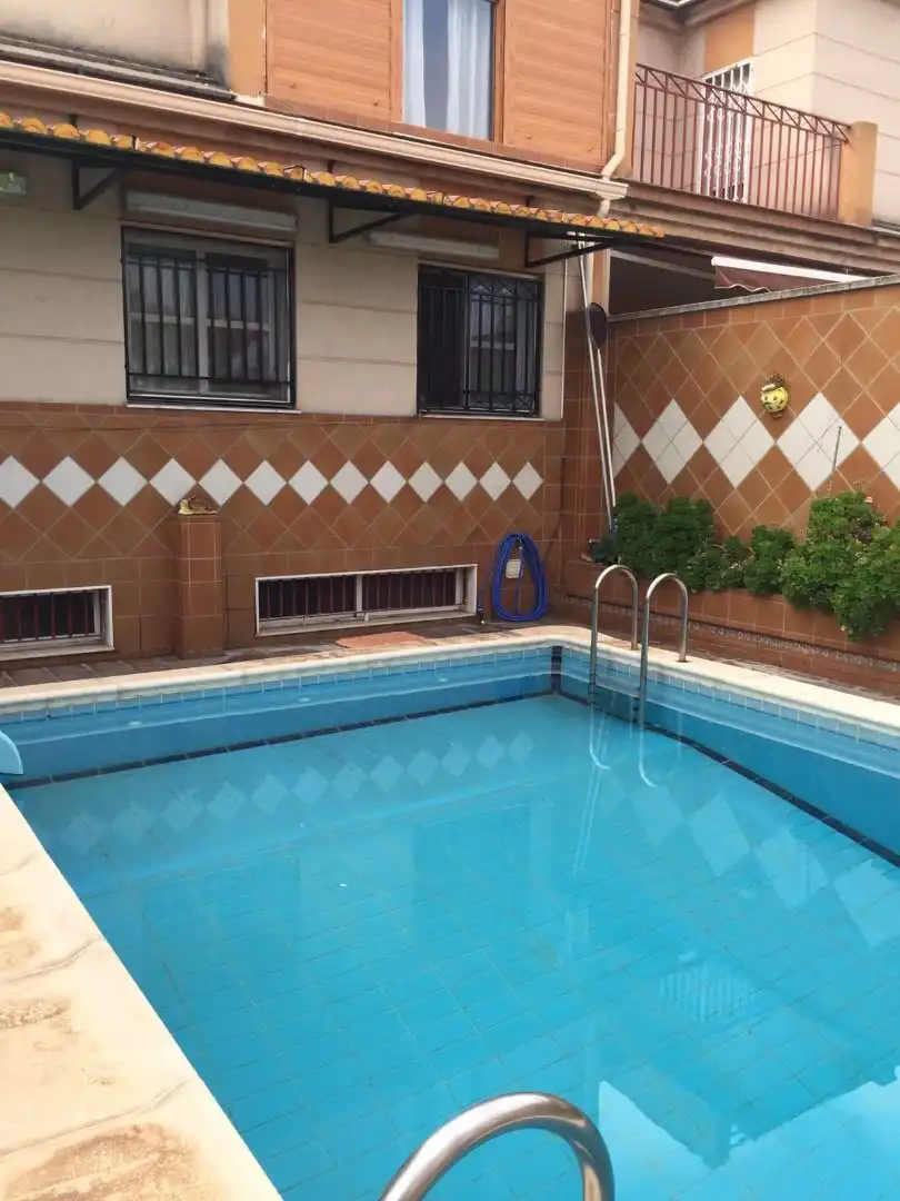 Piscina de Casa adosada en venta en Melilla con Aire acondicionado, Jardín privado y Terraza