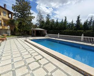 Piscina de Casa adosada de lloguer en Huétor de Santillán amb Piscina comunitària