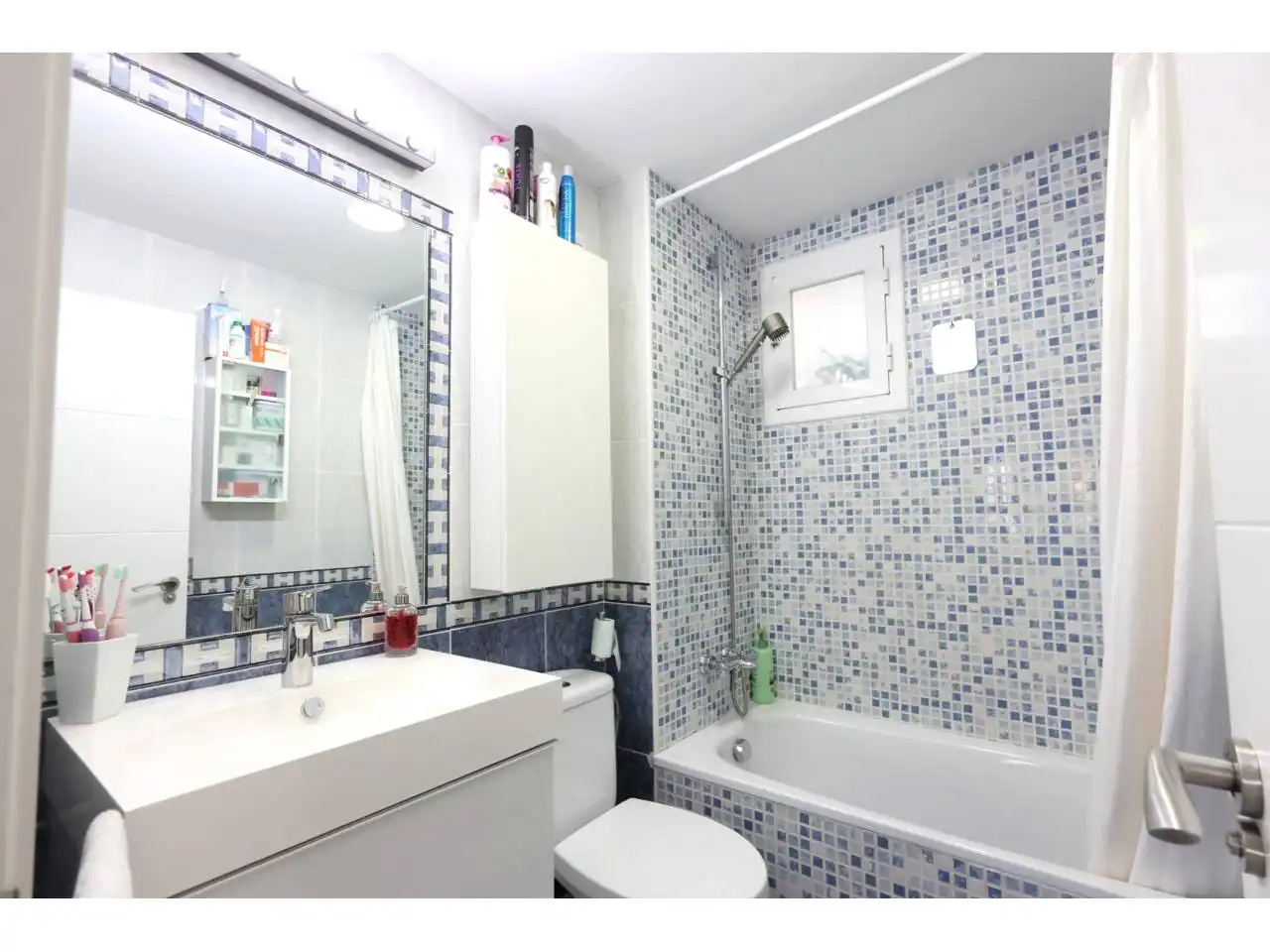 Baño de Piso en venta en L'Hospitalet de Llobregat con Aire acondicionado, Calefacción y Parquet