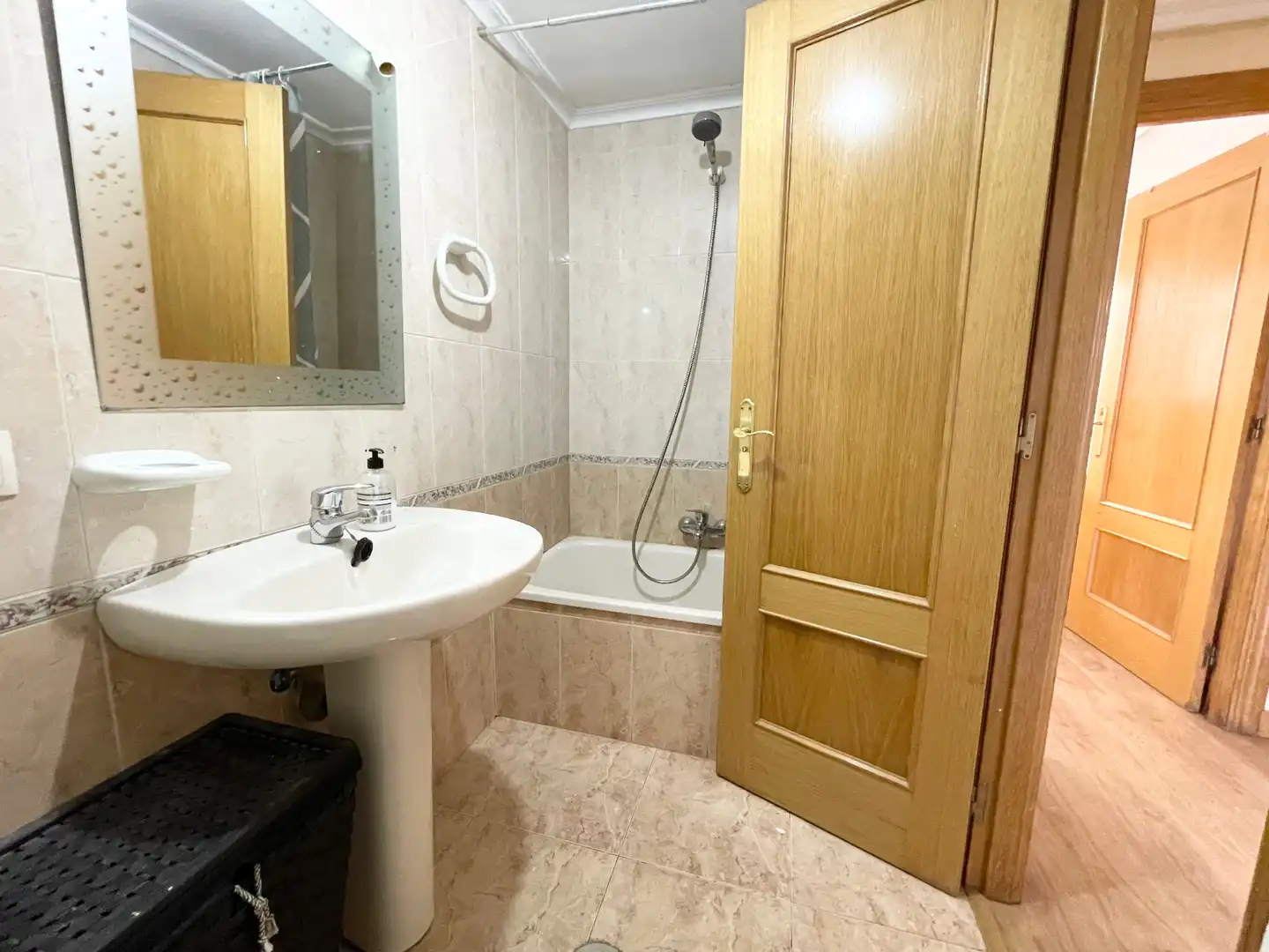 Bathroom of Flat for rent in Salamanca  with Heating, Parquet flooring and Furnished