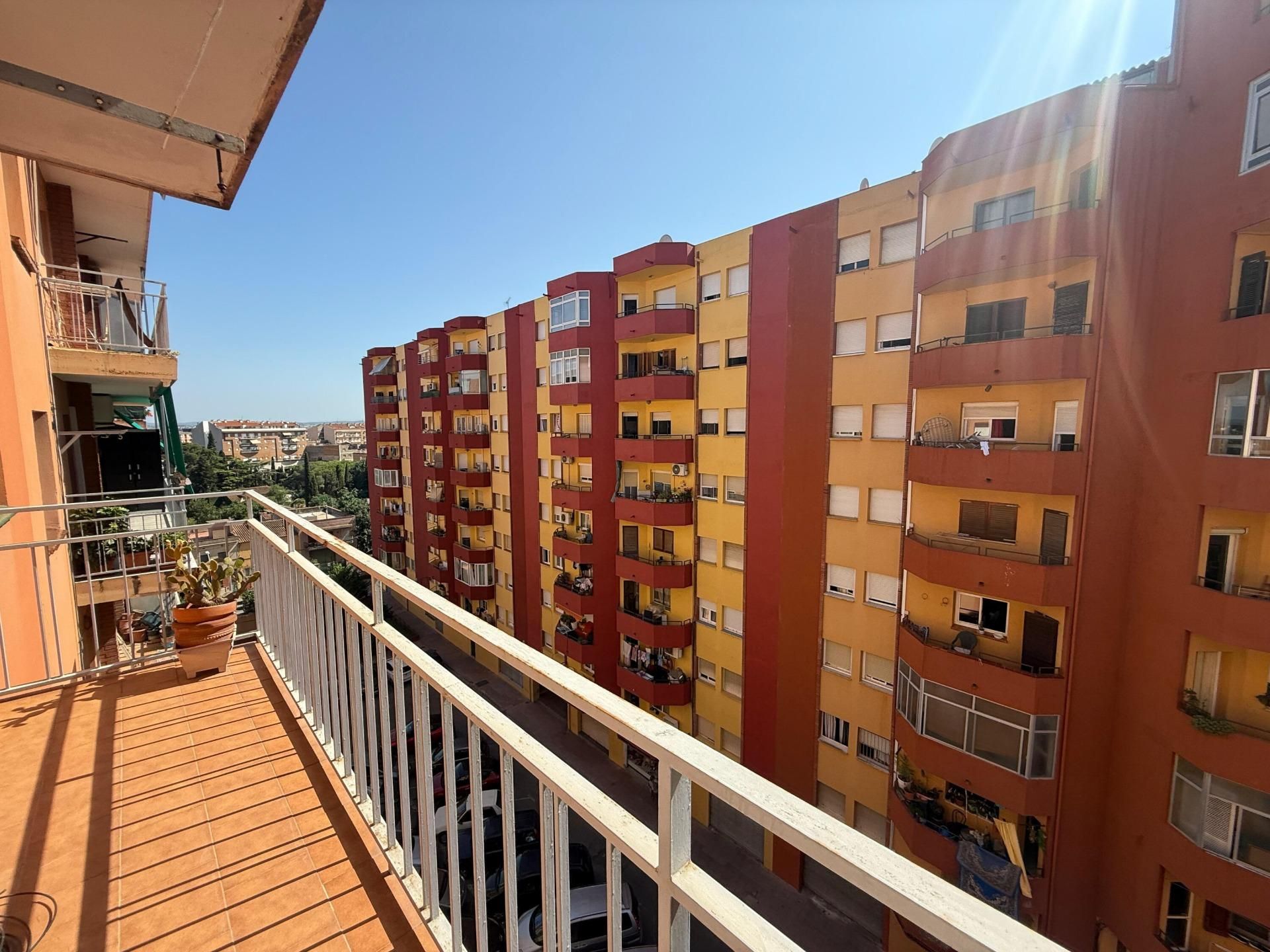 Exterior view of Flat for sale in Figueres  with Heating