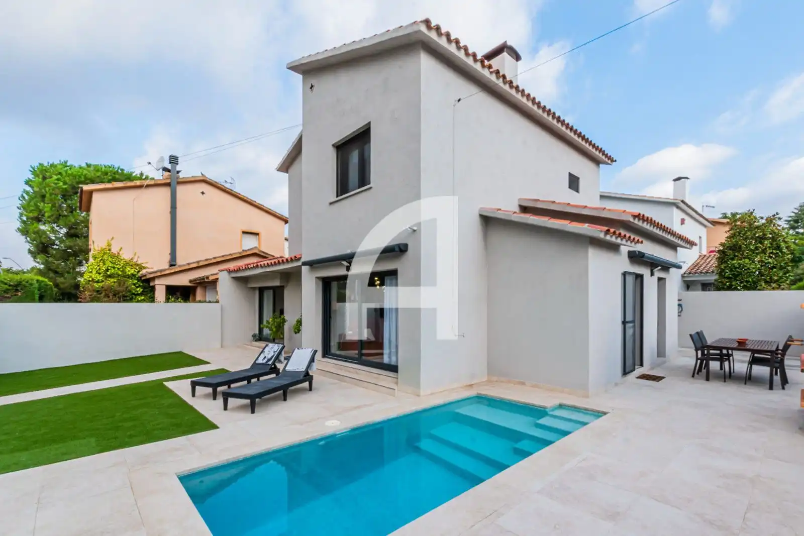 House with balcony for sale in Eduard Corbella, de