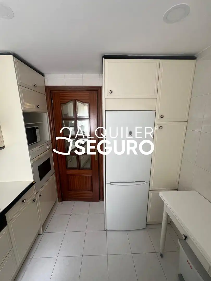 Kitchen of Flat for rent in Madrid  with Air Conditioner, Heating and Terrace