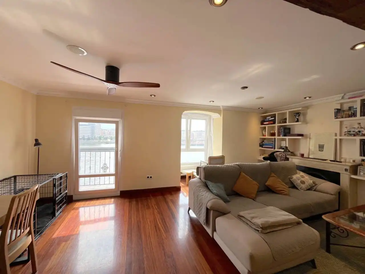 Sala de estar de Piso en venta en Erandio con Calefacción, Parquet y Terraza