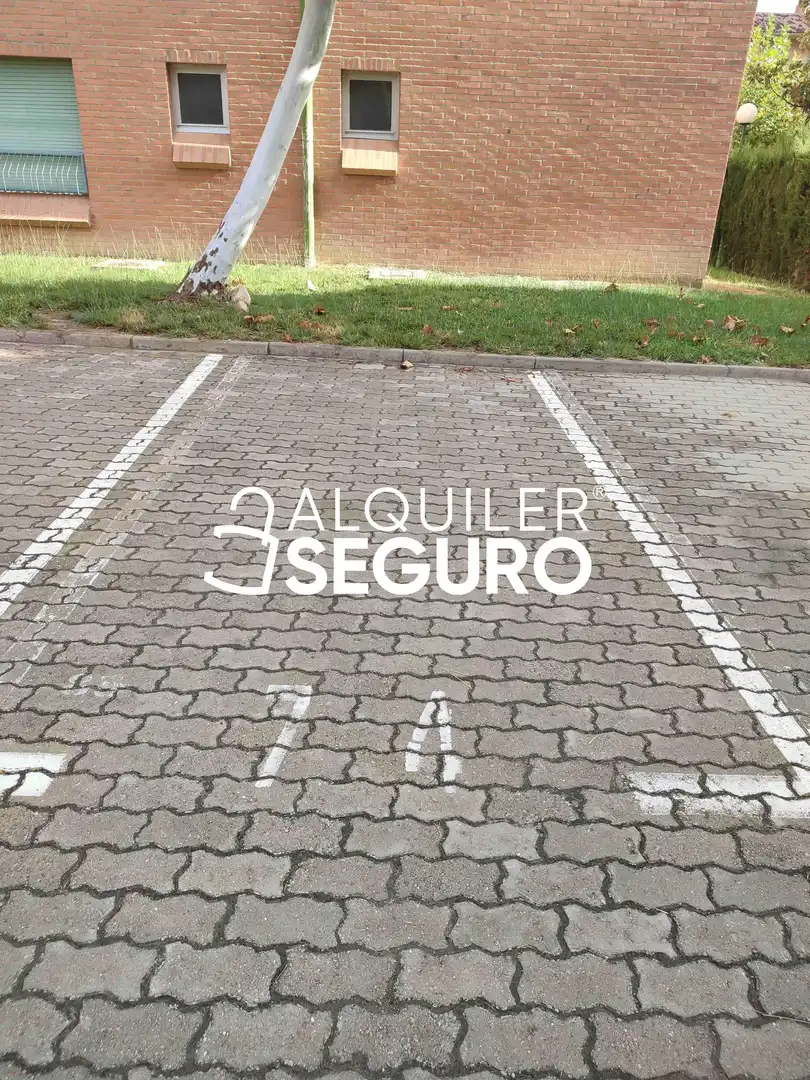 Parking de Piso de alquiler en Zaragoza con Aire acondicionado, Calefacción y Amueblado