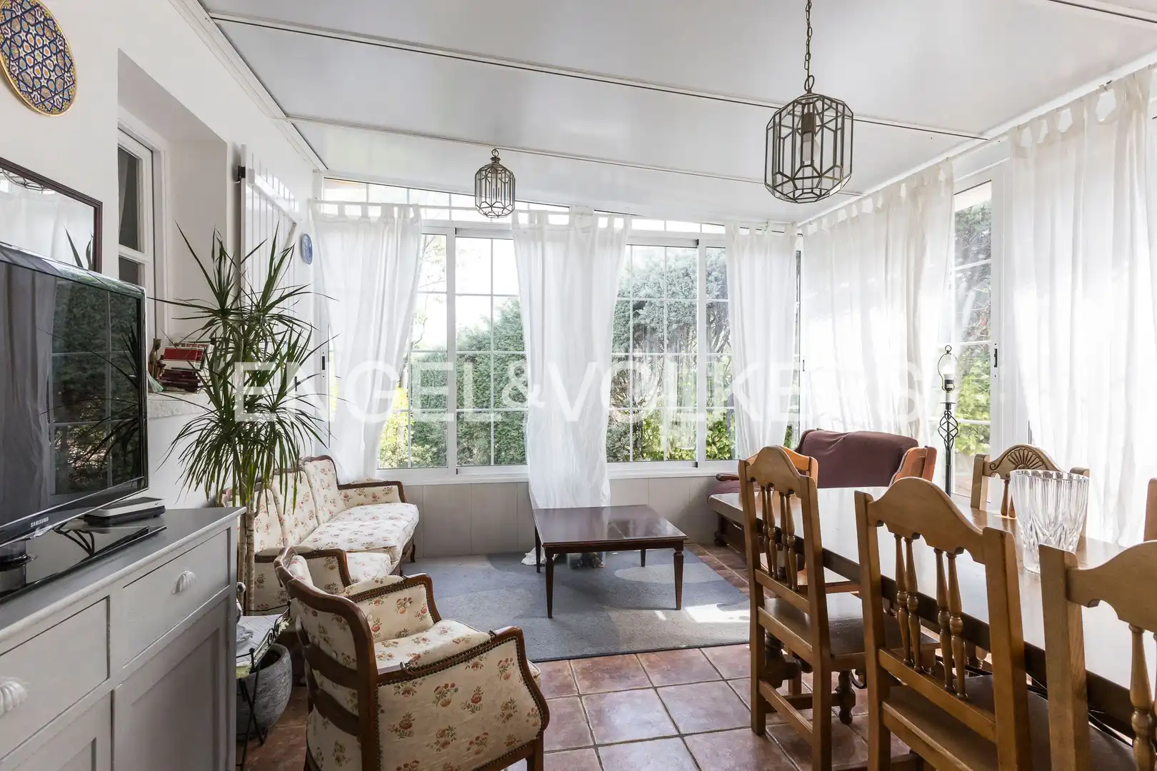 Sala d'estar de Casa o xalet en venda en Tres Cantos amb Calefacció, Jardí privat i Parquet