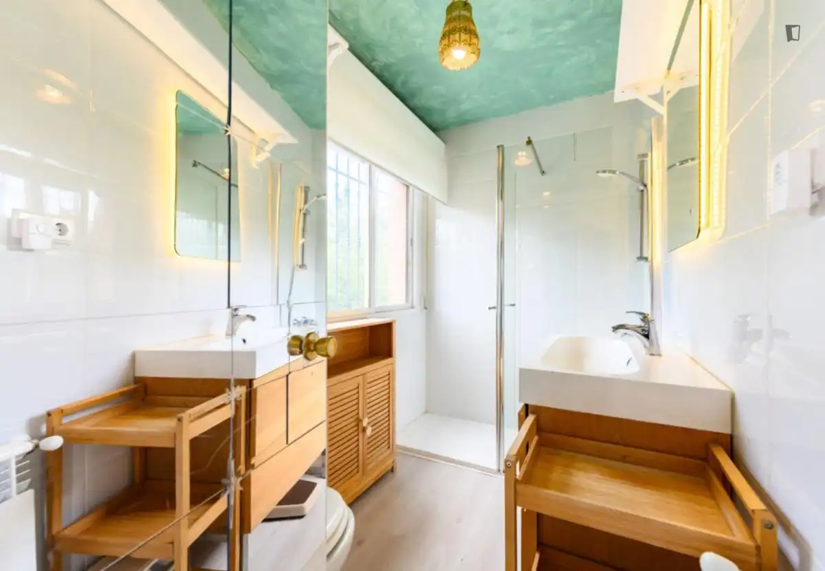 Baño de Apartamento de alquiler en La Moraleja con Calefacción, Amueblado y Horno