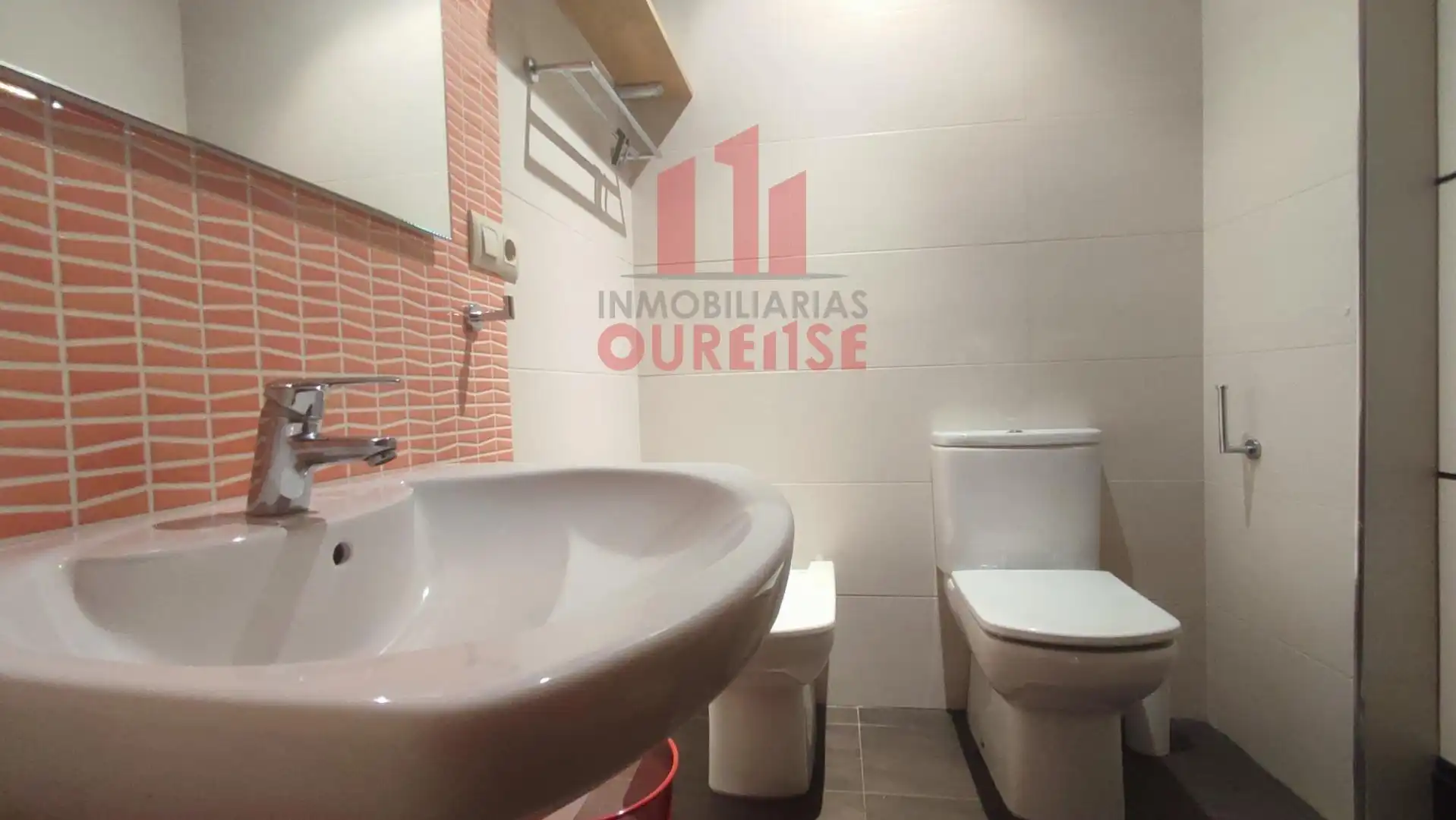 Badezimmer von Wohnung zur Miete in Ourense Capital  mit Heizung und Möbliert