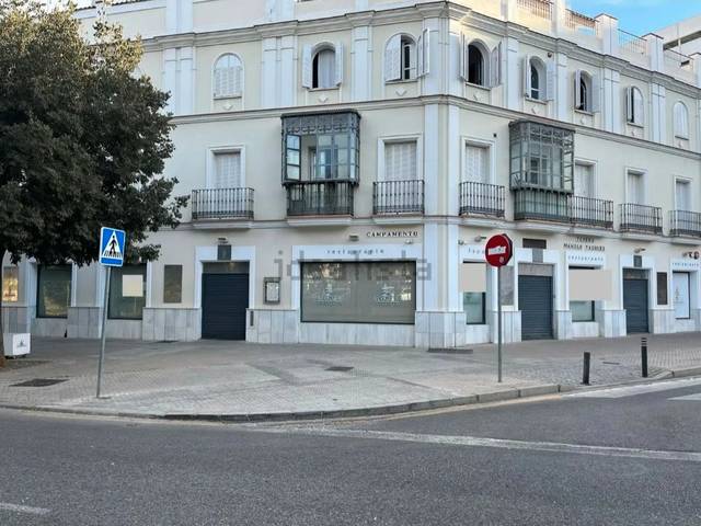 Local comercial en Venta en Calle Campamento, 29 en La Buhaira