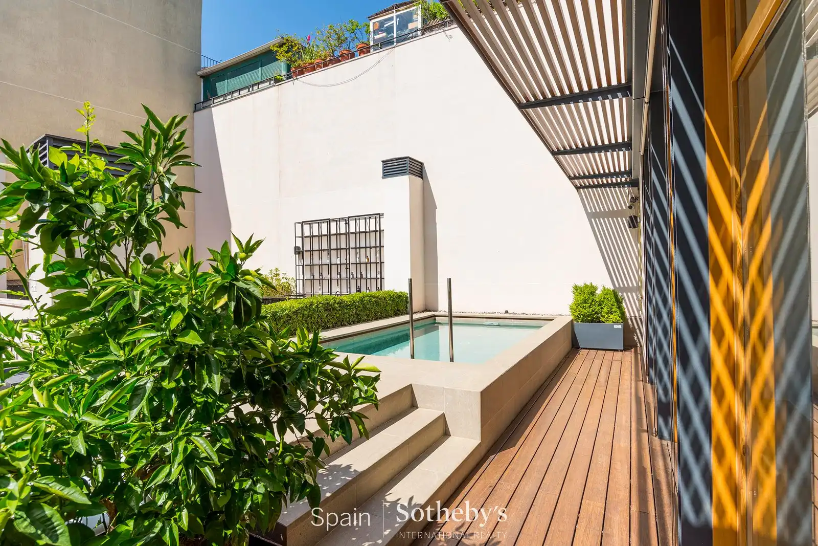 Terraza de Ático en venta en Madrid con Aire acondicionado, Calefacción y Jardín privado